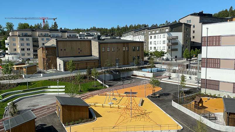 Vega förskola och Vega skola och aktivitetshus skolgård